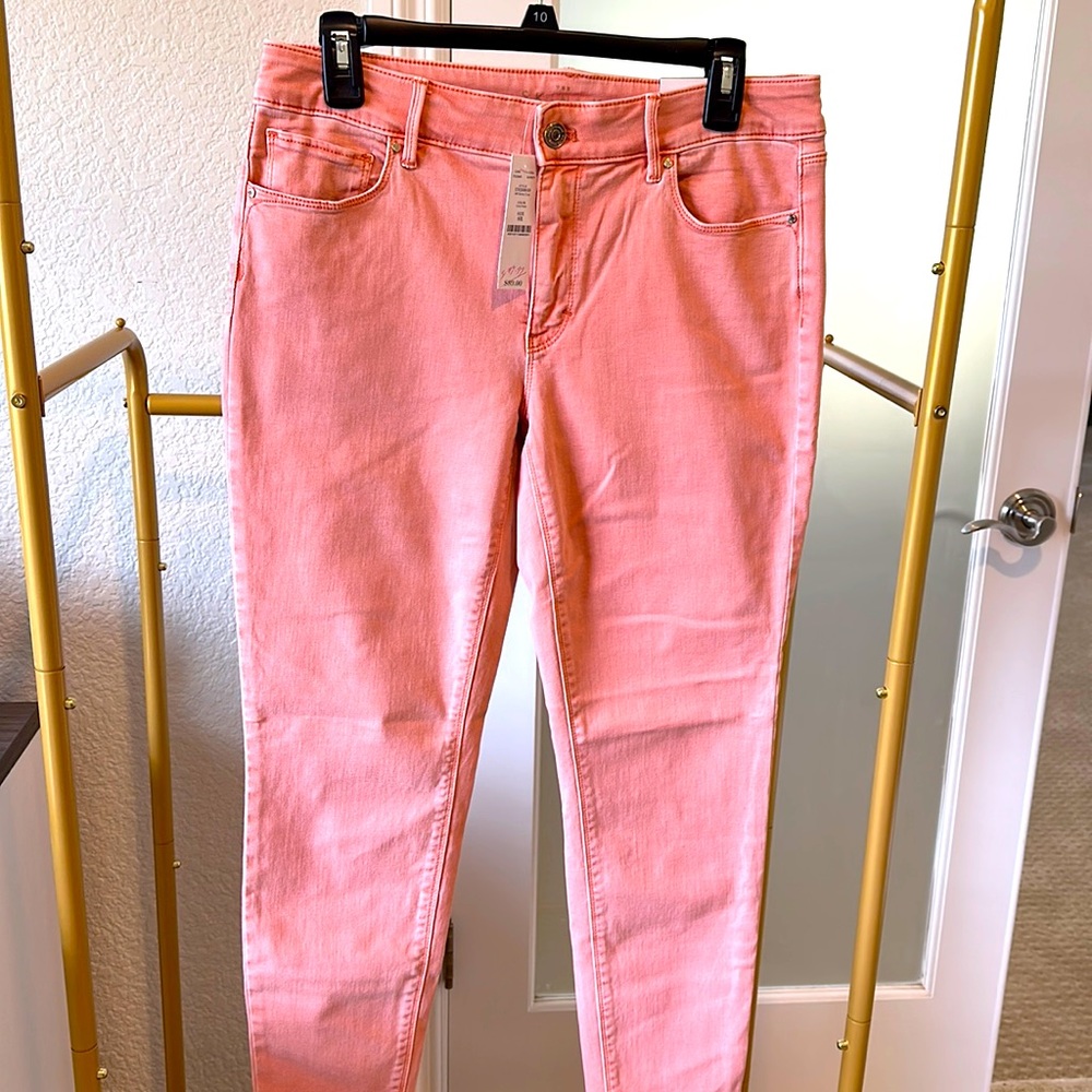 White House black market size 8R